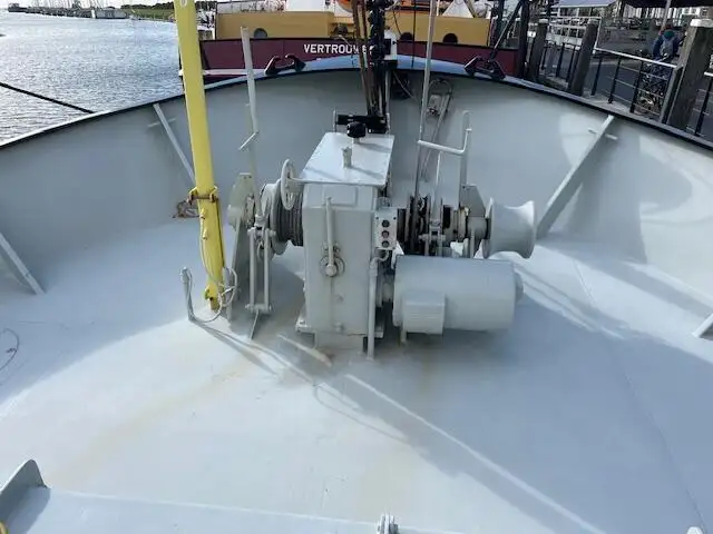 Navio de pesca de arrasto à venda
