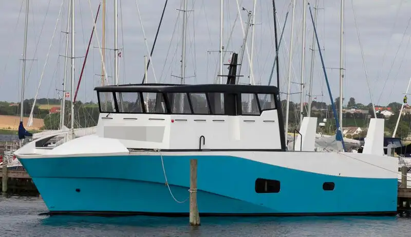 Barco de tripulação à venda