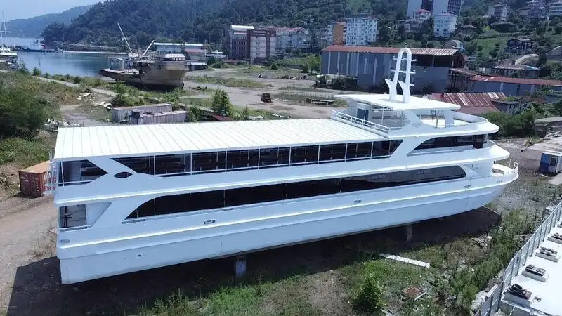 Navio de passageiros à venda