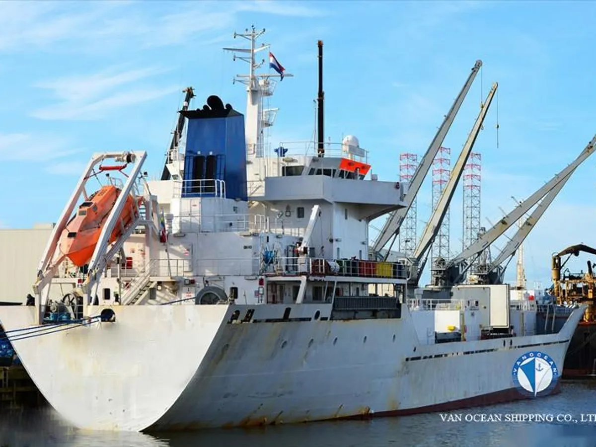 Navio frigorífico à venda