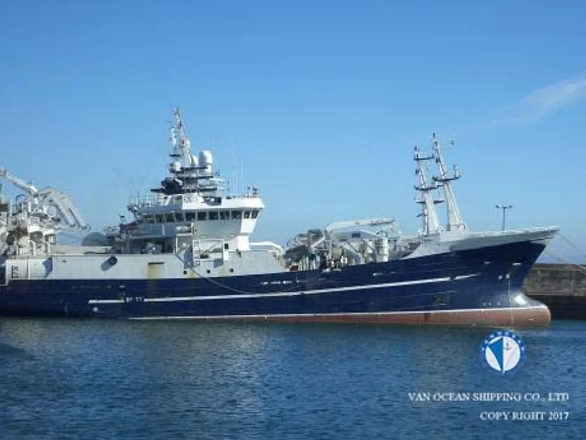 Navio de pesca de arrasto à venda