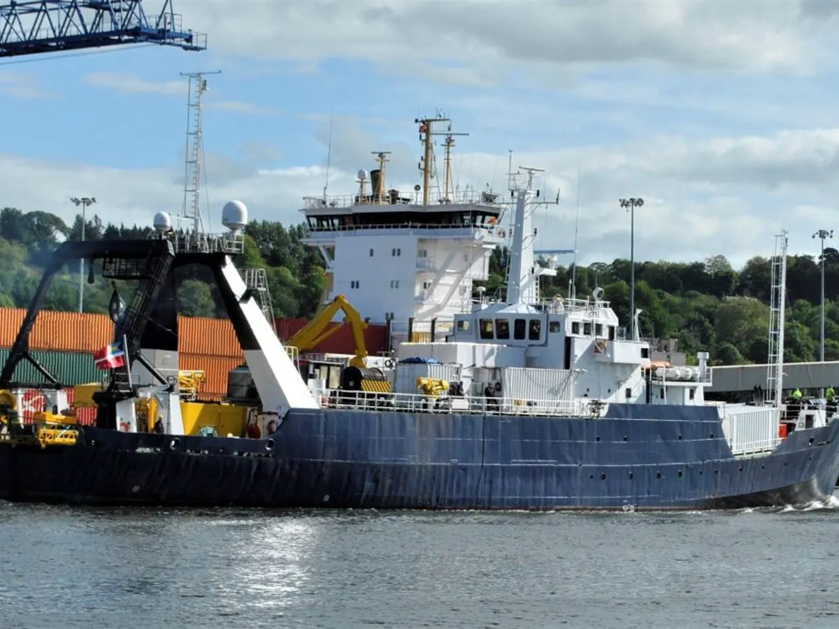 Navio de abastecimento à venda