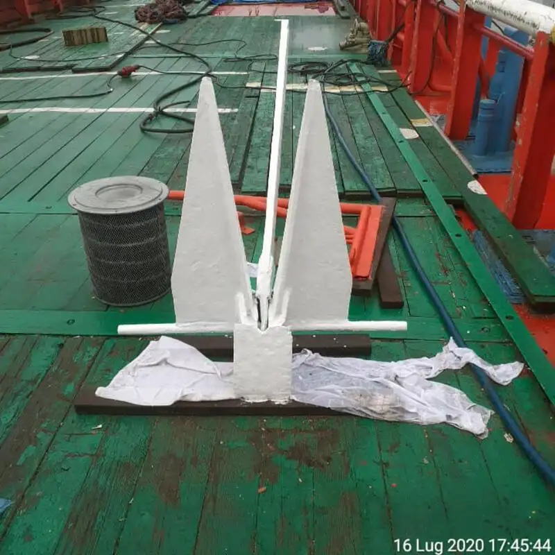 Barco de tripulação à venda
