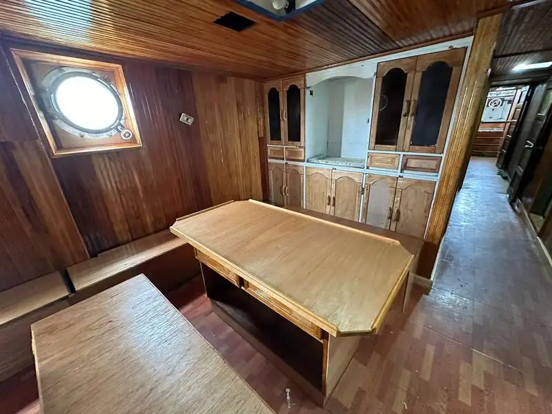 Navio de pesca de arrasto à venda