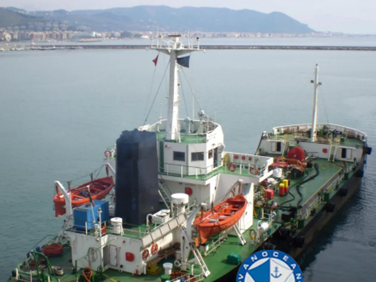 Navio-tanque de óleo/produtos químicos à venda