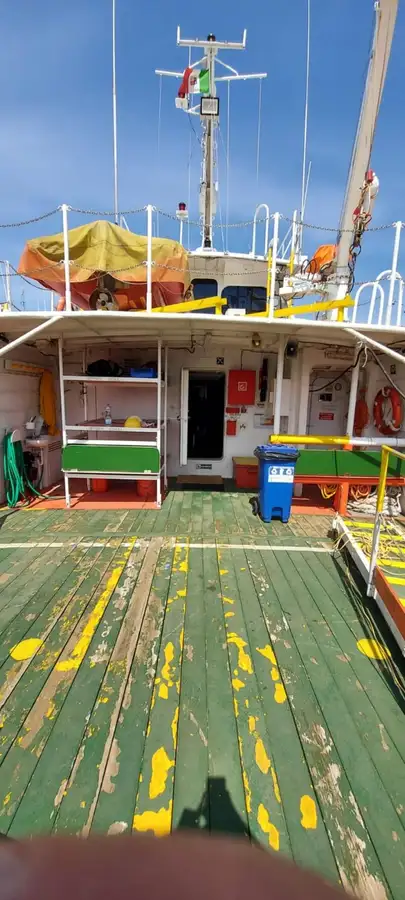 Barco de tripulação à venda