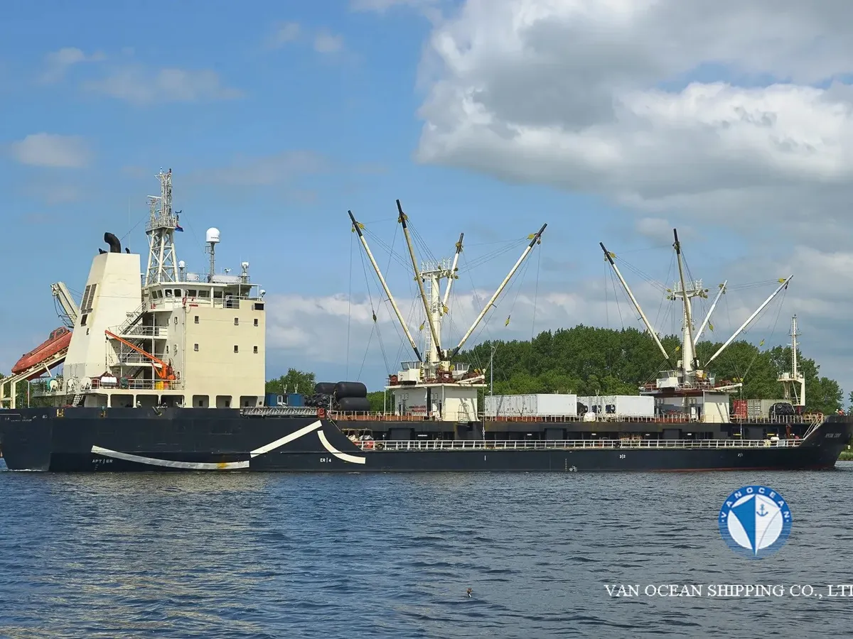 Navio frigorífico à venda