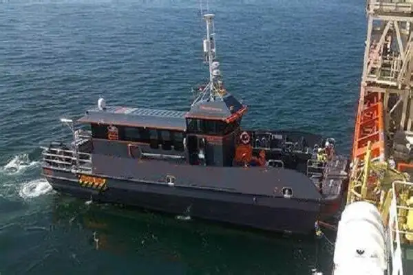Barco de tripulação à venda