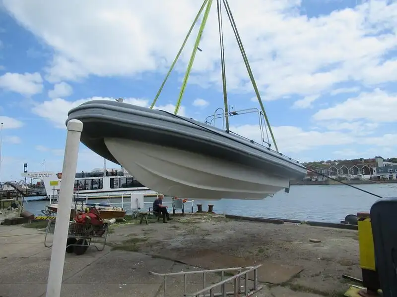 Bote inflável rígido à venda