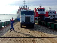 Balsa de desembarque, tanque à venda