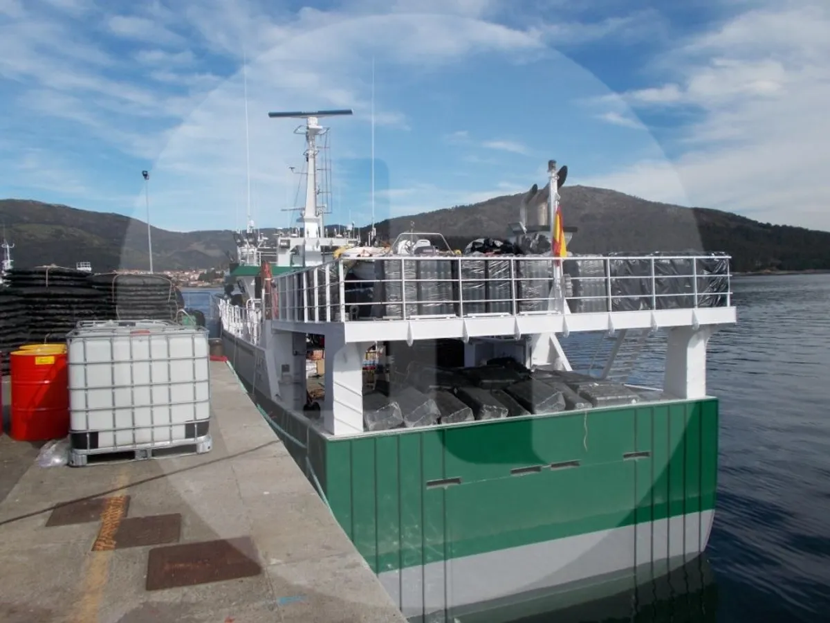 Navio de pesca à venda