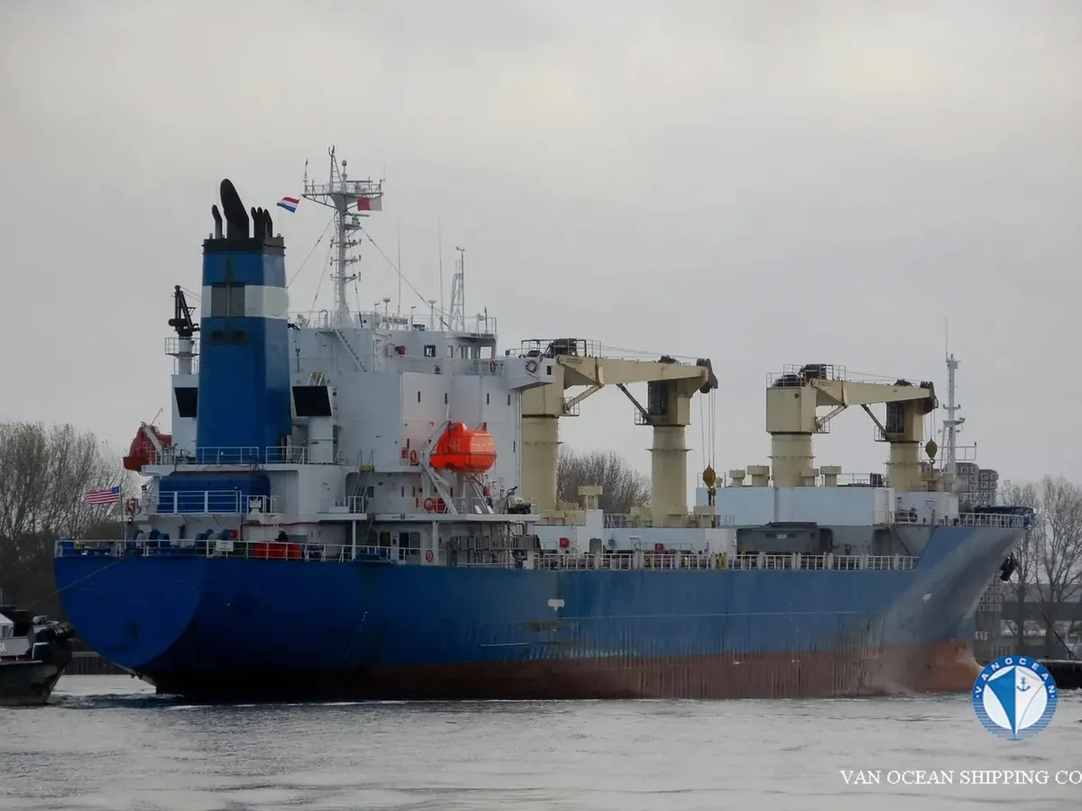 Navio frigorífico à venda