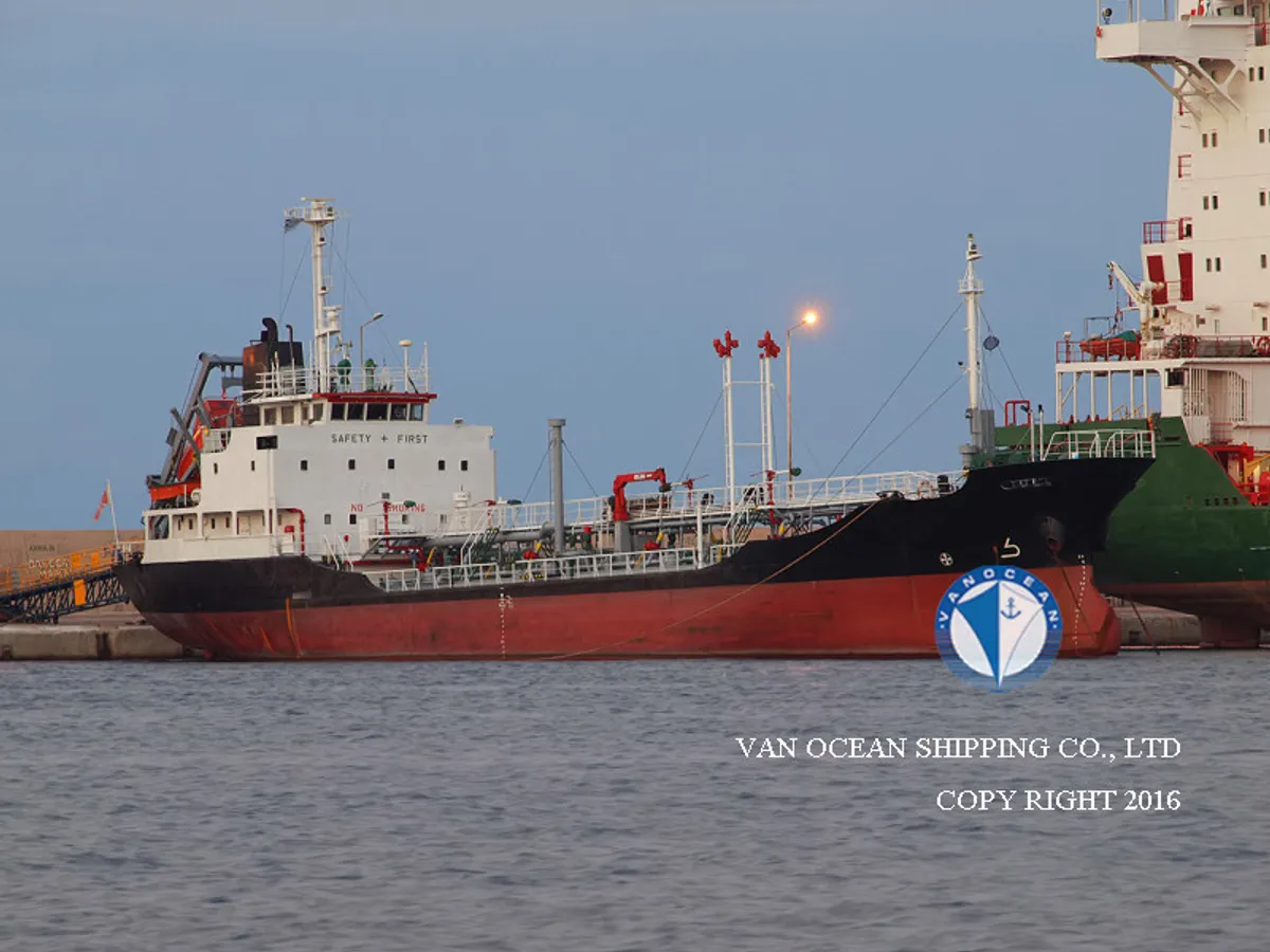 Navio-tanque de óleo/produtos químicos à venda