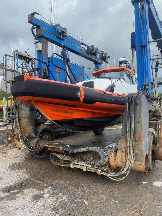 Bote inflável rígido à venda