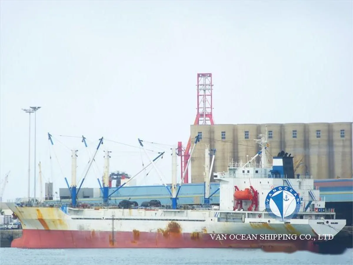 Navio frigorífico à venda