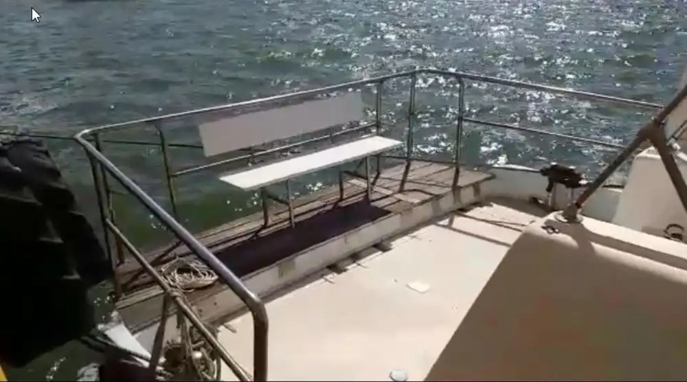 Barco de tripulação à venda