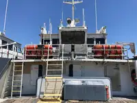 Barco de tripulação à venda