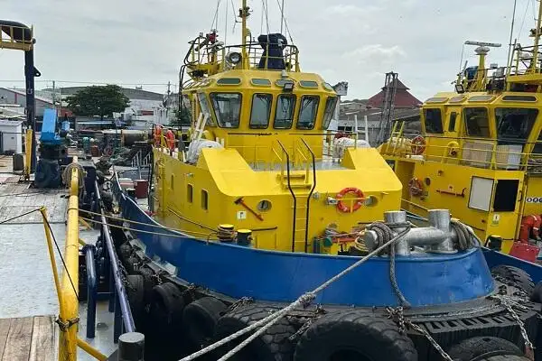 Rebocador à venda