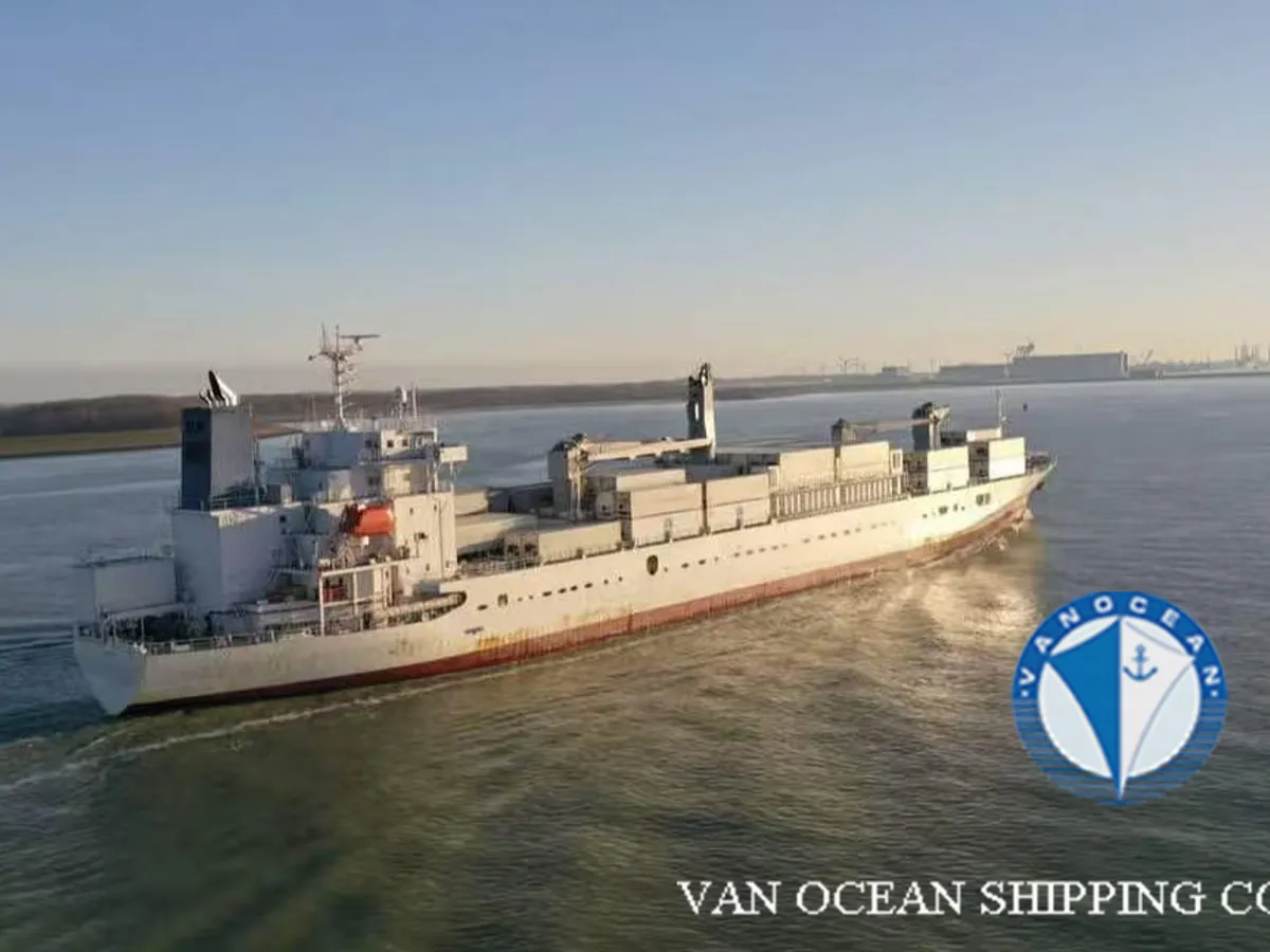 Navio frigorífico à venda