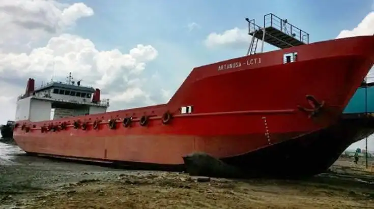 Balsa de desembarque, tanque à venda