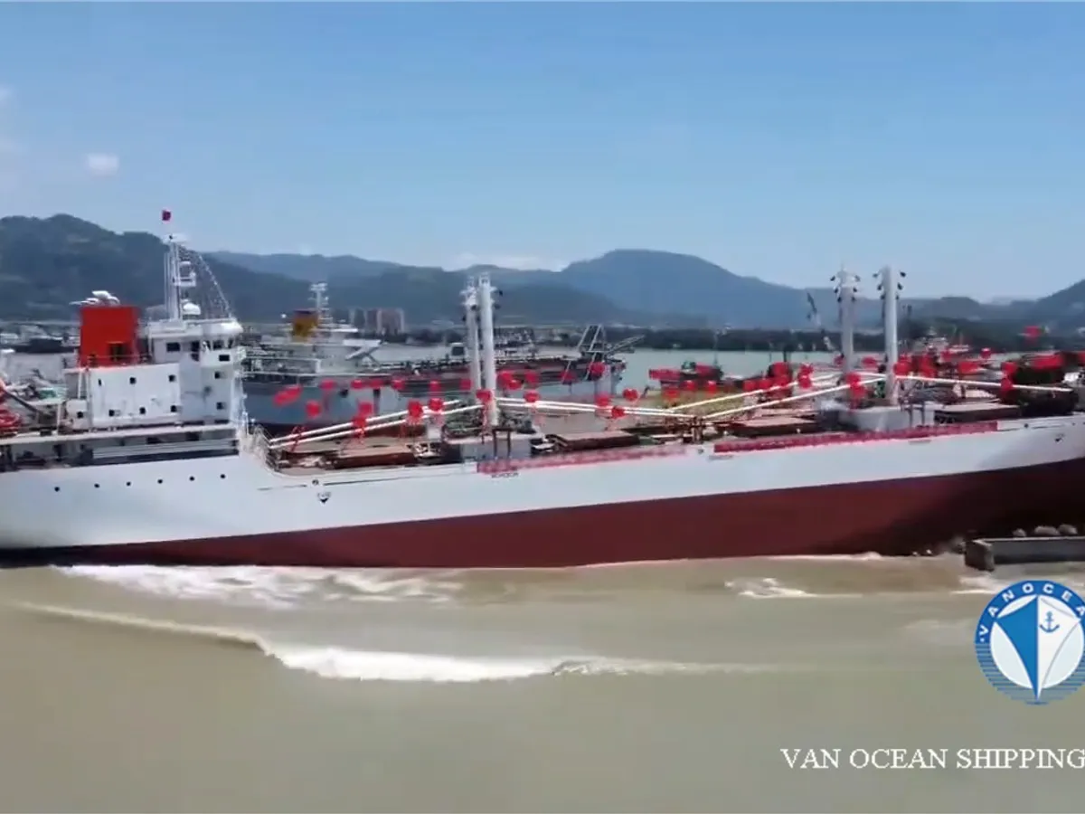Navio frigorífico à venda
