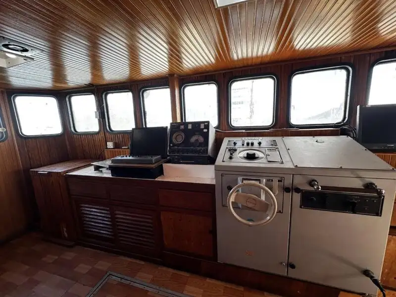 Navio de pesca de arrasto à venda