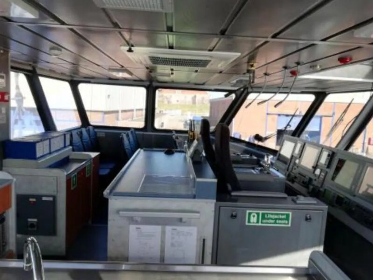 Barco de tripulação à venda