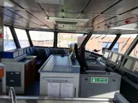Barco de tripulação à venda