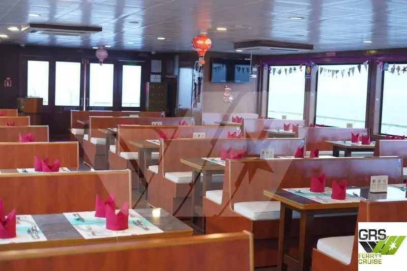 Navio restaurante à venda
