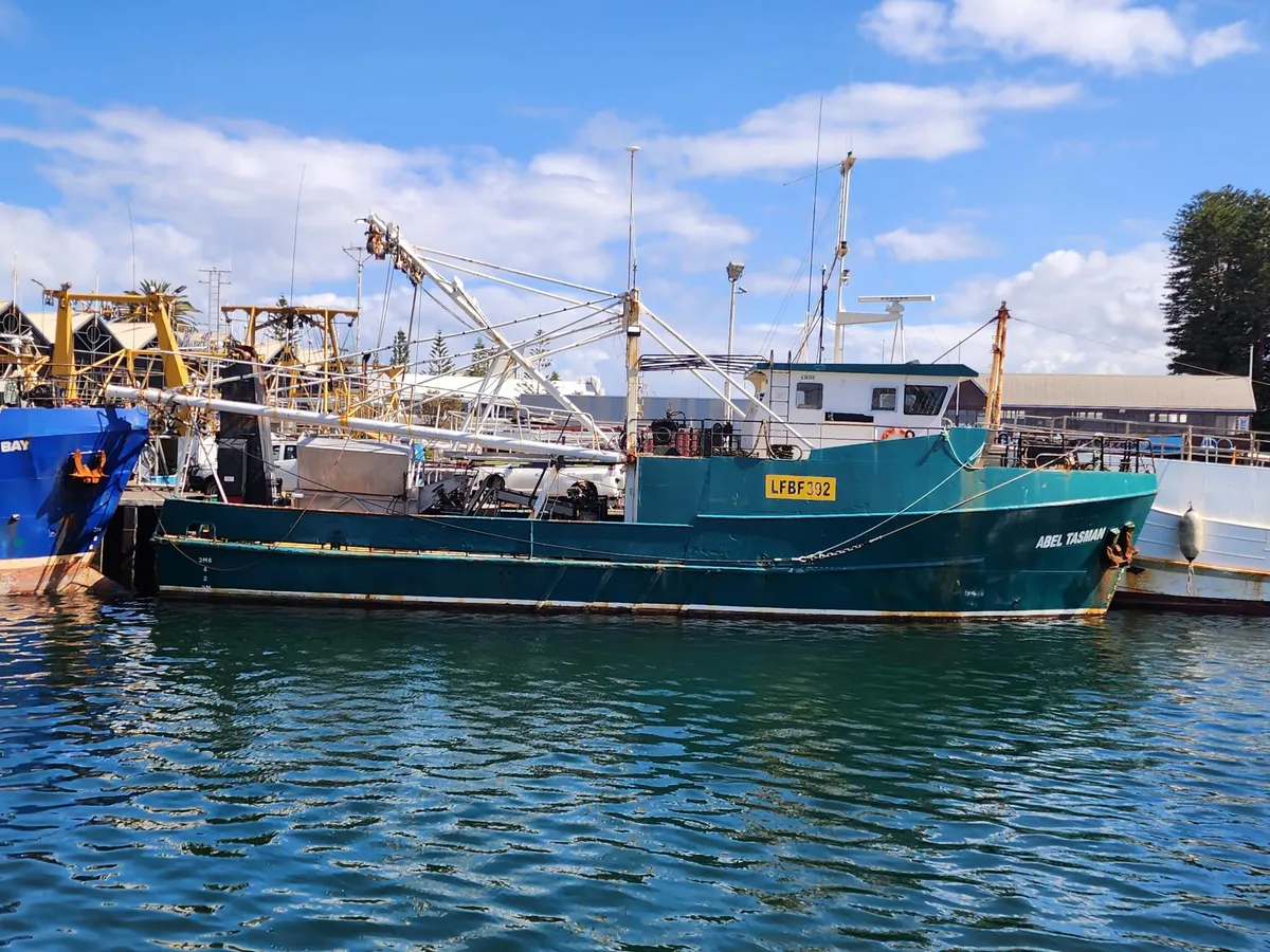 Navio de pesca de arrasto à venda