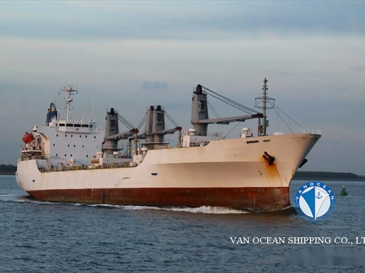 Navio frigorífico à venda