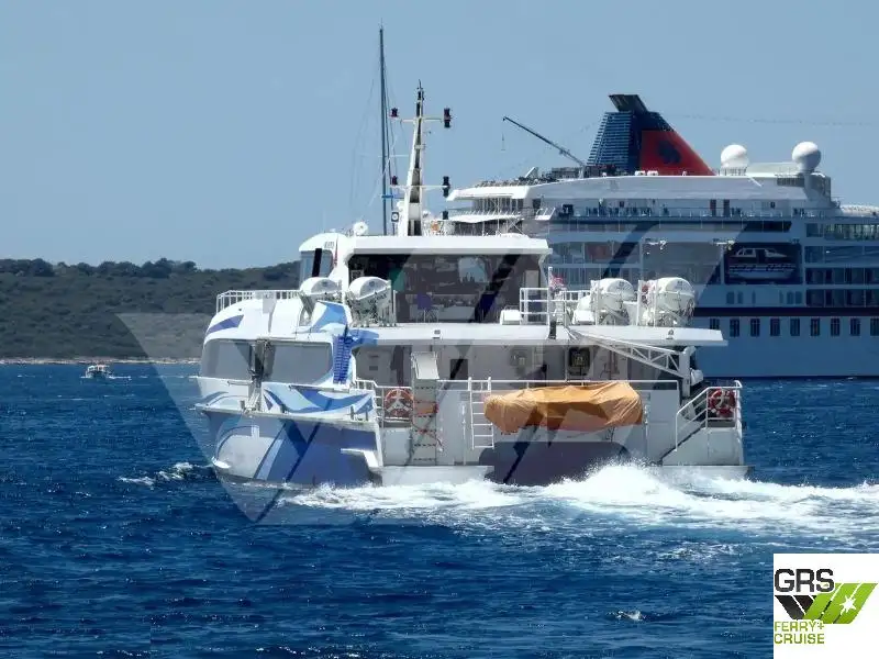 Navio de passageiros à venda
