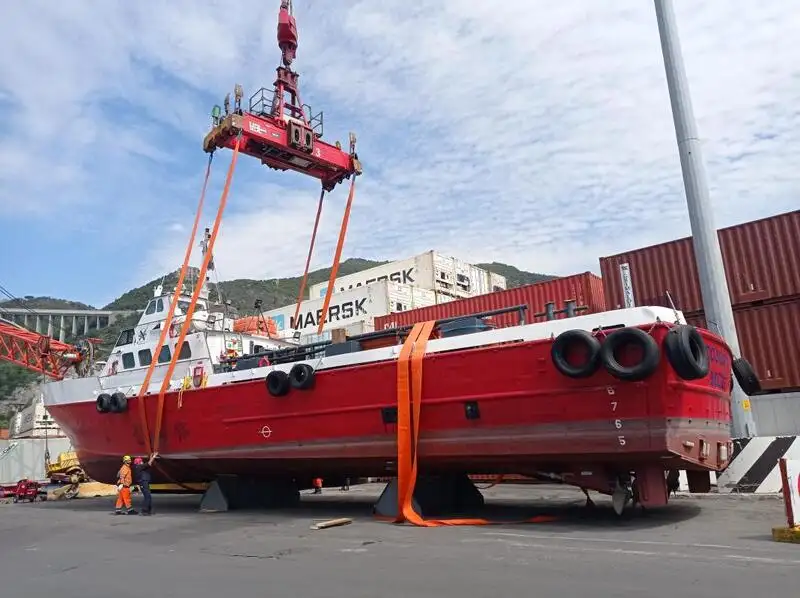 Navio porta-contêineres à venda