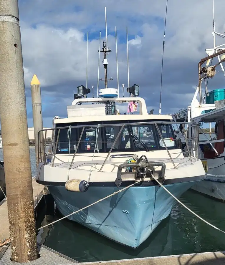 Navio transportador de GNL à venda