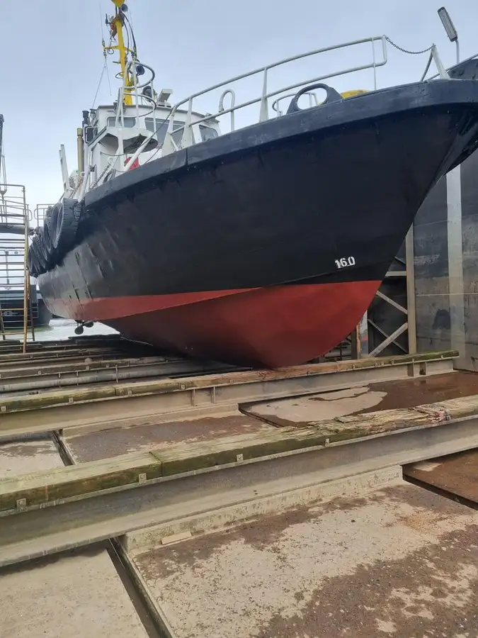 Barco de tripulação à venda