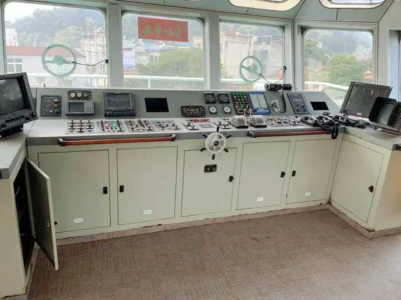 Navio de abastecimento à venda