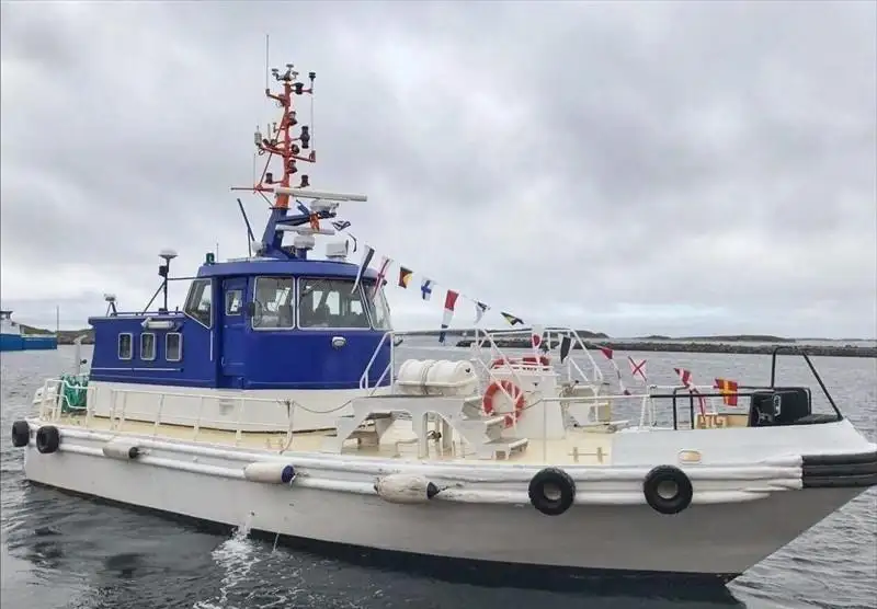 Barco de tripulação à venda