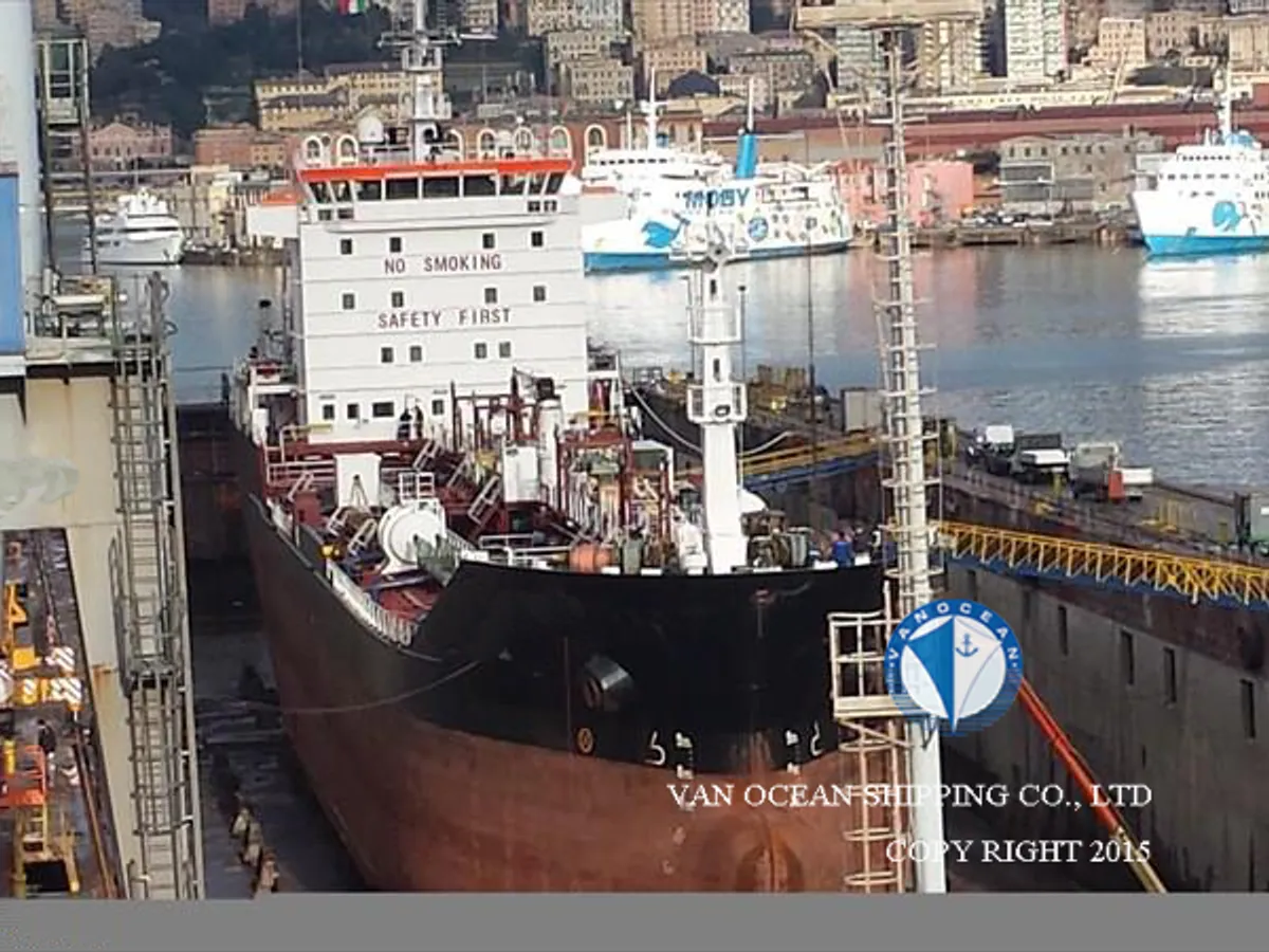 Navio-tanque de óleo/produtos químicos à venda
