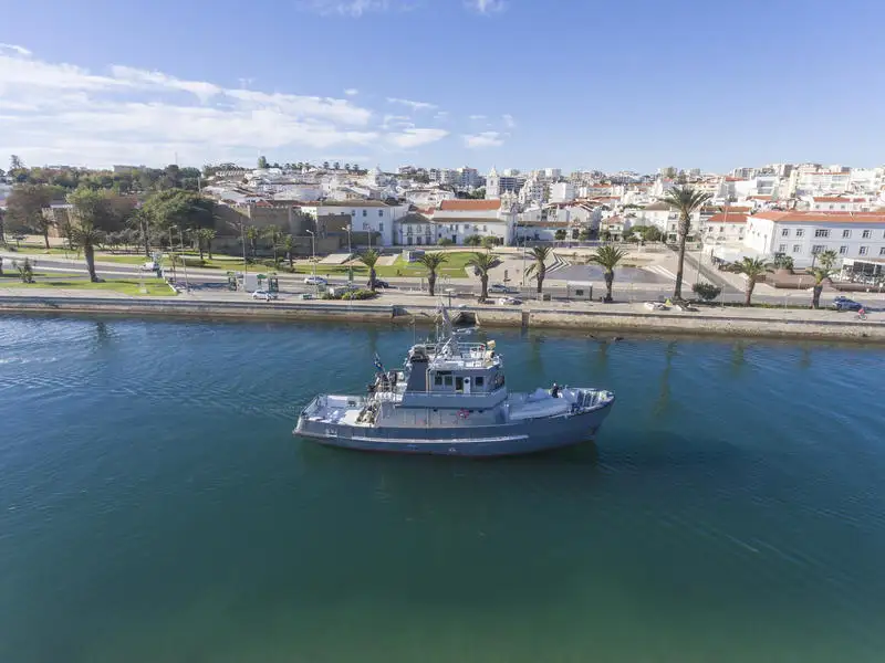Rebocador à venda