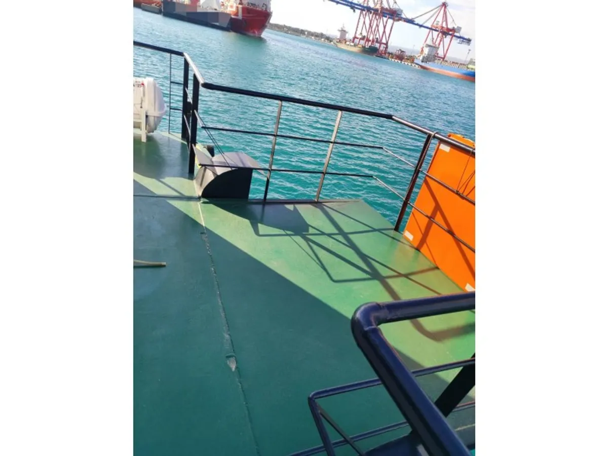 Navio porta-contêineres à venda