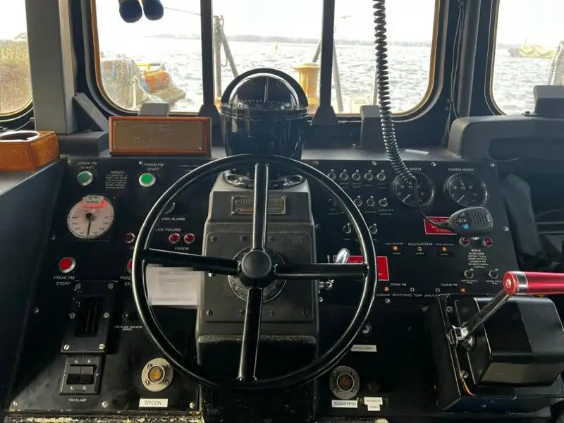 Barco de tripulação à venda