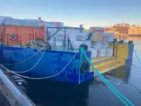 Barcaça à venda