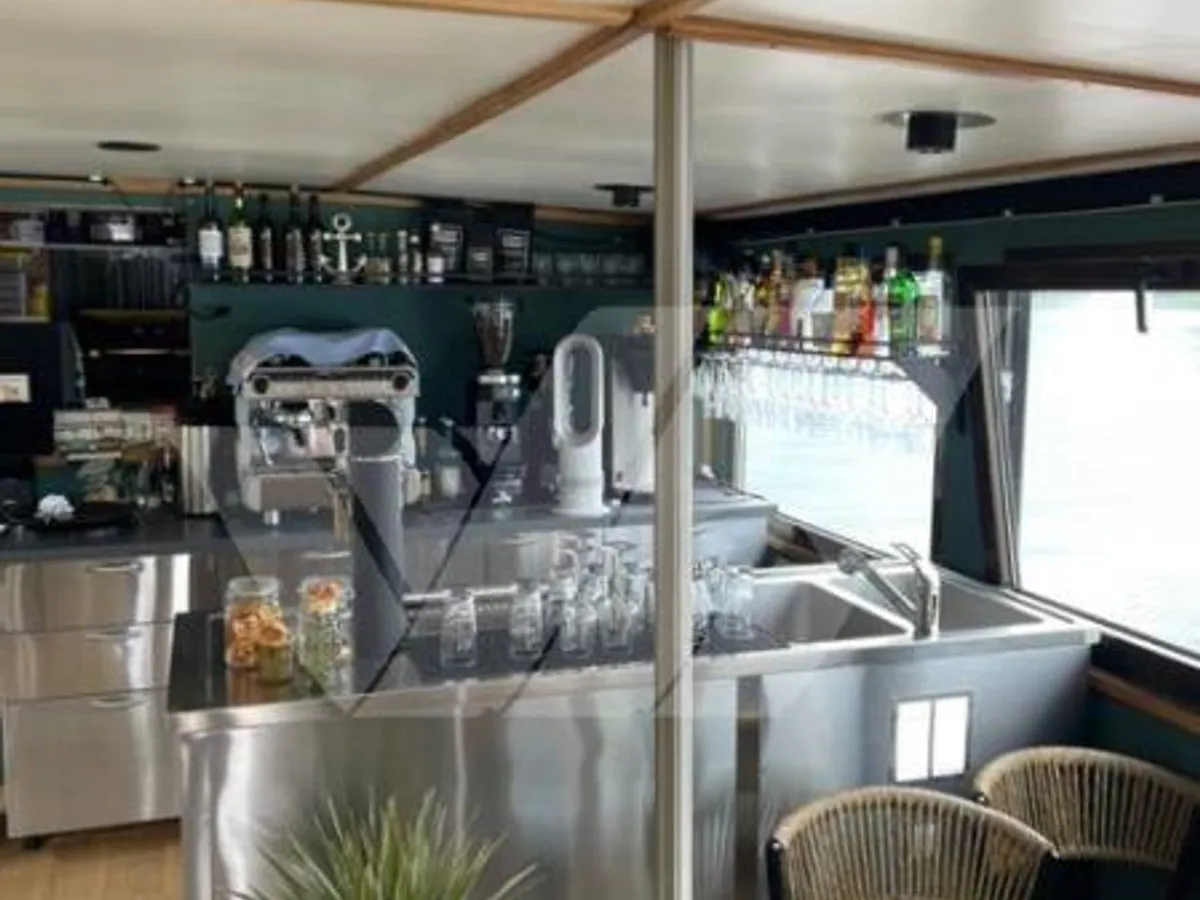 Barco de turismo à venda