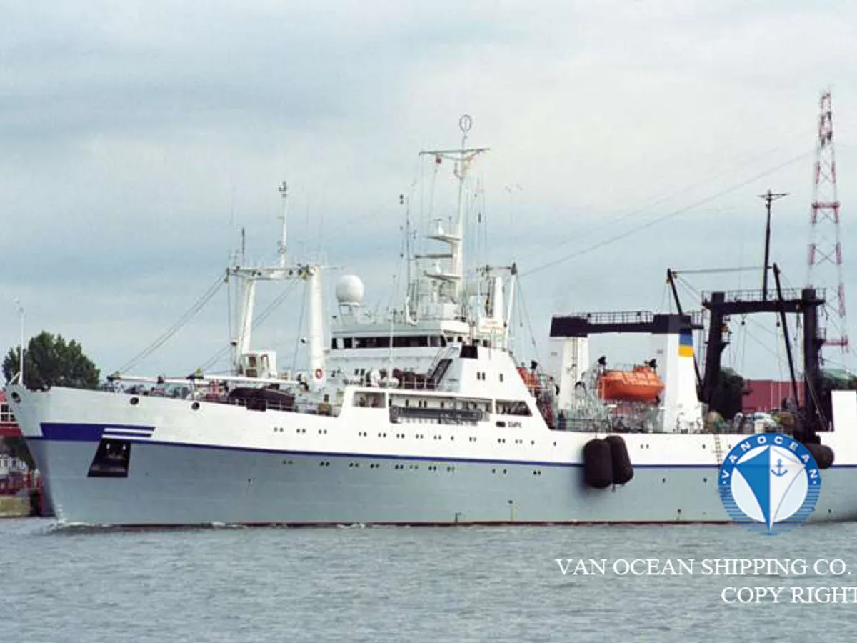 Navio de pesca de arrasto à venda