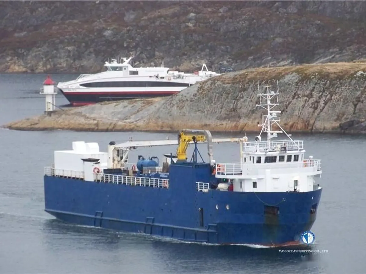 Navio frigorífico à venda