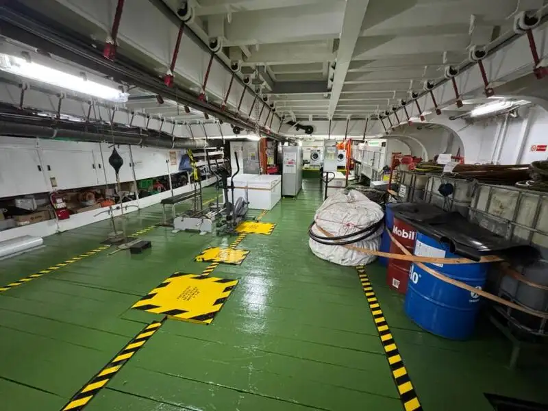 Navio porta-contêineres à venda