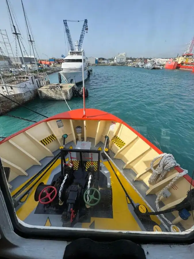 Navio porta-contêineres à venda