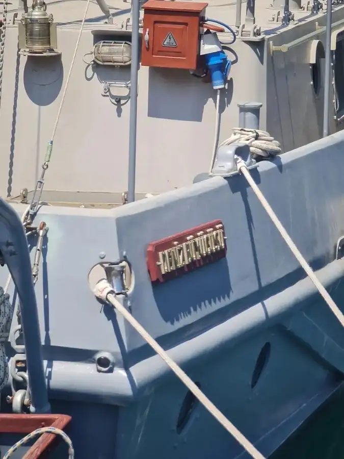 Navio de combate a incêndios à venda