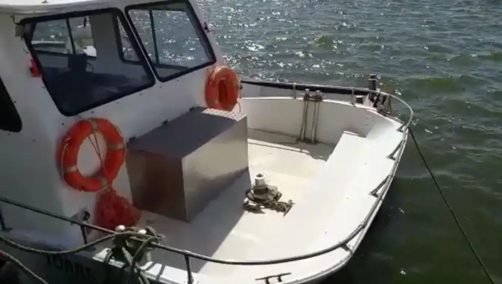 Barco de tripulação à venda