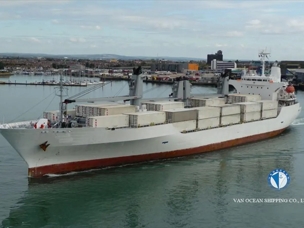 Navio frigorífico à venda